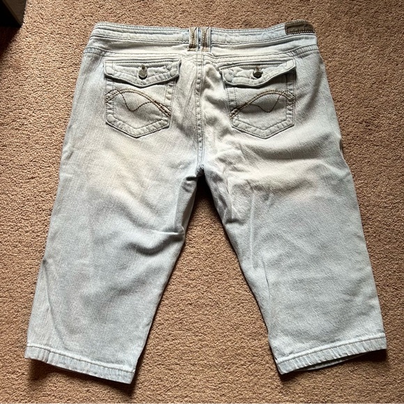 Industrial Cotton Distressed Capris Size 13 - Picture 2 of 2